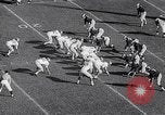 Standbild Fußball Ann Arbor Michigan USA, 1963, aus Sekunde 60 historischem Filmmaterial Videoclip 65675039174