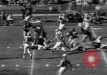 Standbild Football Game New York United States USA, 1963, aus Sekunde 16 historischem Filmmaterial Videoclip 65675039175