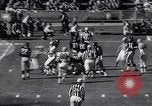 Standbild Football Game New York United States USA, 1963, aus Sekunde 17 historischem Filmmaterial Videoclip 65675039175