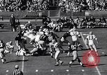 Standbild Football Game New York United States USA, 1963, aus Sekunde 20 historischem Filmmaterial Videoclip 65675039175