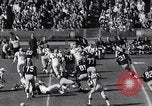 Standbild Football Game New York United States USA, 1963, aus Sekunde 21 historischem Filmmaterial Videoclip 65675039175
