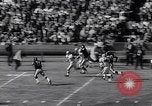 Standbild Football Game New York United States USA, 1963, aus Sekunde 23 historischem Filmmaterial Videoclip 65675039175