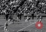 Standbild Football Game New York United States USA, 1963, aus Sekunde 24 historischem Filmmaterial Videoclip 65675039175