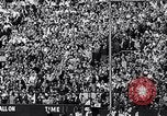 Standbild Football Game New York United States USA, 1963, aus Sekunde 31 historischem Filmmaterial Videoclip 65675039175