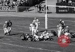 Standbild Football Game New York United States USA, 1963, aus Sekunde 39 historischem Filmmaterial Videoclip 65675039175