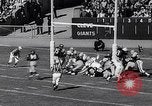 Standbild Football Game New York United States USA, 1963, aus Sekunde 47 historischem Filmmaterial Videoclip 65675039175