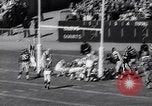 Standbild Football Game New York United States USA, 1963, aus Sekunde 48 historischem Filmmaterial Videoclip 65675039175