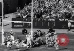 Standbild Football Game New York United States USA, 1963, aus Sekunde 49 historischem Filmmaterial Videoclip 65675039175