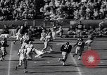 Standbild Football Game New York United States USA, 1963, aus Sekunde 60 historischem Filmmaterial Videoclip 65675039175