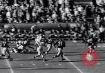 Standbild Football Game New York United States USA, 1963, aus Sekunde 61 historischem Filmmaterial Videoclip 65675039175