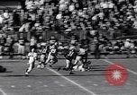 Standbild Football Game New York United States USA, 1963, aus Sekunde 62 historischem Filmmaterial Videoclip 65675039175