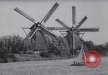 Immagine di Mulini a vento Kinderdijk Olanda, 1963, secondo 29 filmato di repertorio 65675039179