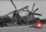 Immagine di Mulini a vento Kinderdijk Olanda, 1963, secondo 30 filmato di repertorio 65675039179