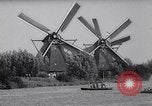 Immagine di Mulini a vento Kinderdijk Olanda, 1963, secondo 32 filmato di repertorio 65675039179