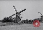 Immagine di Mulini a vento Kinderdijk Olanda, 1963, secondo 39 filmato di repertorio 65675039179