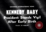 Standbild John Kennedy besuche Sohn Patrick Bouvier Kennedy Otis Air Force Base Massachusetts USA, 1963, aus Sekunde 1 historischem Filmmaterial Videoclip 65675039182
