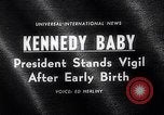 Standbild John Kennedy besuche Sohn Patrick Bouvier Kennedy Otis Air Force Base Massachusetts USA, 1963, aus Sekunde 5 historischem Filmmaterial Videoclip 65675039182