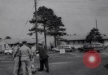 Standbild John Kennedy besuche Sohn Patrick Bouvier Kennedy Otis Air Force Base Massachusetts USA, 1963, aus Sekunde 8 historischem Filmmaterial Videoclip 65675039182