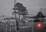 Standbild John Kennedy besuche Sohn Patrick Bouvier Kennedy Otis Air Force Base Massachusetts USA, 1963, aus Sekunde 9 historischem Filmmaterial Videoclip 65675039182