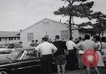 Standbild John Kennedy besuche Sohn Patrick Bouvier Kennedy Otis Air Force Base Massachusetts USA, 1963, aus Sekunde 11 historischem Filmmaterial Videoclip 65675039182