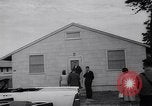 Standbild John Kennedy besuche Sohn Patrick Bouvier Kennedy Otis Air Force Base Massachusetts USA, 1963, aus Sekunde 14 historischem Filmmaterial Videoclip 65675039182