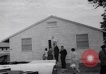 Standbild John Kennedy besuche Sohn Patrick Bouvier Kennedy Otis Air Force Base Massachusetts USA, 1963, aus Sekunde 15 historischem Filmmaterial Videoclip 65675039182