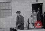Standbild John Kennedy besuche Sohn Patrick Bouvier Kennedy Otis Air Force Base Massachusetts USA, 1963, aus Sekunde 19 historischem Filmmaterial Videoclip 65675039182