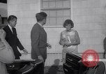 Standbild John Kennedy besuche Sohn Patrick Bouvier Kennedy Otis Air Force Base Massachusetts USA, 1963, aus Sekunde 24 historischem Filmmaterial Videoclip 65675039182