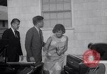 Standbild John Kennedy besuche Sohn Patrick Bouvier Kennedy Otis Air Force Base Massachusetts USA, 1963, aus Sekunde 25 historischem Filmmaterial Videoclip 65675039182