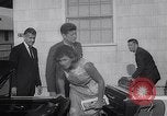 Standbild John Kennedy besuche Sohn Patrick Bouvier Kennedy Otis Air Force Base Massachusetts USA, 1963, aus Sekunde 26 historischem Filmmaterial Videoclip 65675039182