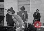 Standbild John Kennedy besuche Sohn Patrick Bouvier Kennedy Otis Air Force Base Massachusetts USA, 1963, aus Sekunde 27 historischem Filmmaterial Videoclip 65675039182