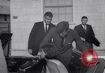 Standbild John Kennedy besuche Sohn Patrick Bouvier Kennedy Otis Air Force Base Massachusetts USA, 1963, aus Sekunde 28 historischem Filmmaterial Videoclip 65675039182
