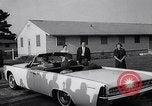 Standbild John Kennedy besuche Sohn Patrick Bouvier Kennedy Otis Air Force Base Massachusetts USA, 1963, aus Sekunde 33 historischem Filmmaterial Videoclip 65675039182