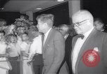 Standbild John Kennedy besuche Sohn Patrick Bouvier Kennedy Otis Air Force Base Massachusetts USA, 1963, aus Sekunde 41 historischem Filmmaterial Videoclip 65675039182