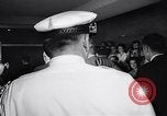 Standbild John Kennedy besuche Sohn Patrick Bouvier Kennedy Otis Air Force Base Massachusetts USA, 1963, aus Sekunde 44 historischem Filmmaterial Videoclip 65675039182