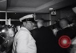Standbild John Kennedy besuche Sohn Patrick Bouvier Kennedy Otis Air Force Base Massachusetts USA, 1963, aus Sekunde 46 historischem Filmmaterial Videoclip 65675039182