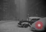 Immagine di Innevate per strade e veicoli New York City USA, 1947, secondo 9 filmato di repertorio 65675039184