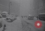 Immagine di Innevate per strade e veicoli New York City USA, 1947, secondo 13 filmato di repertorio 65675039184