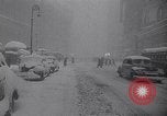 Immagine di Innevate per strade e veicoli New York City USA, 1947, secondo 15 filmato di repertorio 65675039184