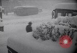 Immagine di Innevate per strade e veicoli New York City USA, 1947, secondo 16 filmato di repertorio 65675039184
