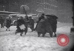 Immagine di Innevate per strade e veicoli New York City USA, 1947, secondo 23 filmato di repertorio 65675039184