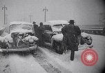 Immagine di Innevate per strade e veicoli New York City USA, 1947, secondo 30 filmato di repertorio 65675039184