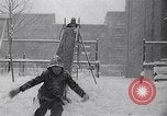Immagine di Innevate per strade e veicoli New York City USA, 1947, secondo 33 filmato di repertorio 65675039184