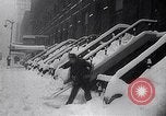 Immagine di Innevate per strade e veicoli New York City USA, 1947, secondo 42 filmato di repertorio 65675039184