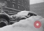 Immagine di Innevate per strade e veicoli New York City USA, 1947, secondo 52 filmato di repertorio 65675039184