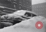 Immagine di Innevate per strade e veicoli New York City USA, 1947, secondo 53 filmato di repertorio 65675039184