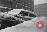 Immagine di Innevate per strade e veicoli New York City USA, 1947, secondo 54 filmato di repertorio 65675039184