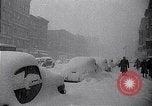 Immagine di Innevate per strade e veicoli New York City USA, 1947, secondo 56 filmato di repertorio 65675039184