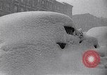 Immagine di Innevate per strade e veicoli New York City USA, 1947, secondo 59 filmato di repertorio 65675039184