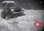 Immagine di Innevate per strade e veicoli New York City USA, 1947, secondo 61 filmato di repertorio 65675039184